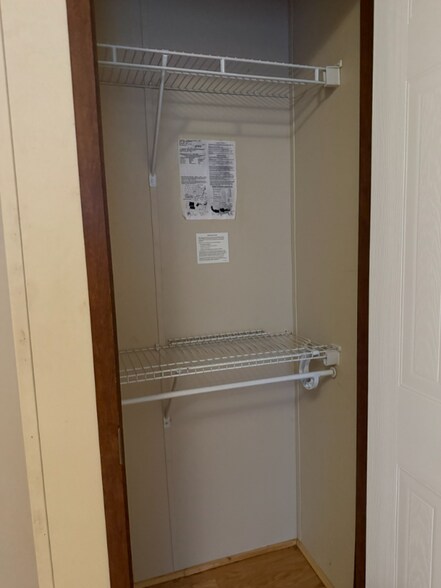 Building Photo - 7266 River Rd