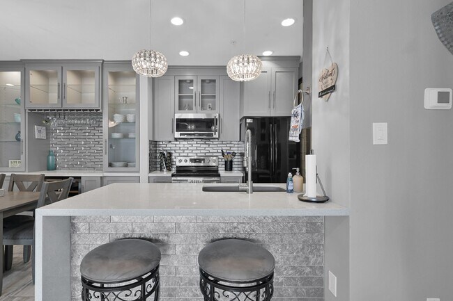 Building Photo - 12800 Melville Dr