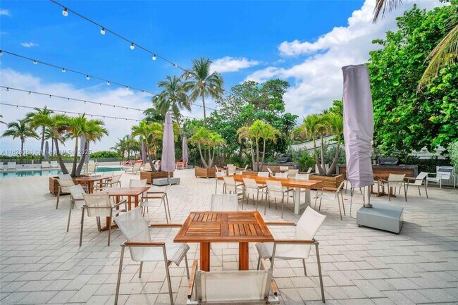 Building Photo - 611 Ocean Dr