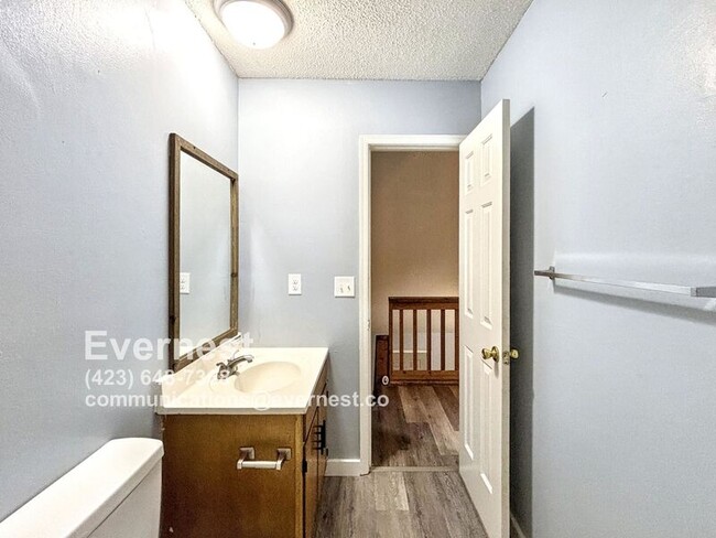 Building Photo - 3307 Pinewood Terrace