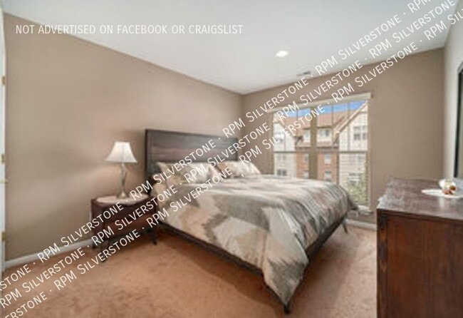 Building Photo - 152 Tiffany-