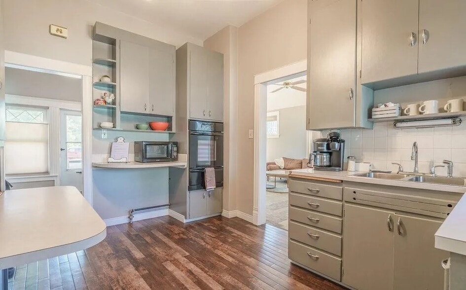 Kitchen - 162 N 9th St