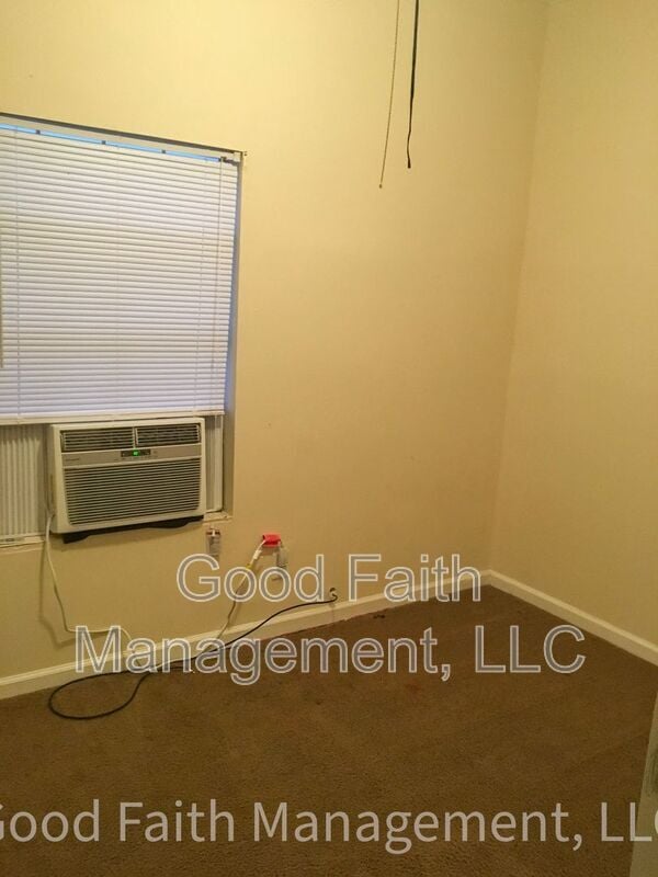 Building Photo - 313 W 11th St