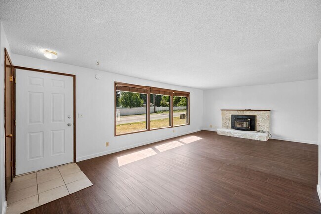 Building Photo - 806 S Adams Rd