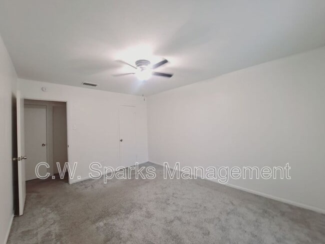 Building Photo - 852 Harvard Ln