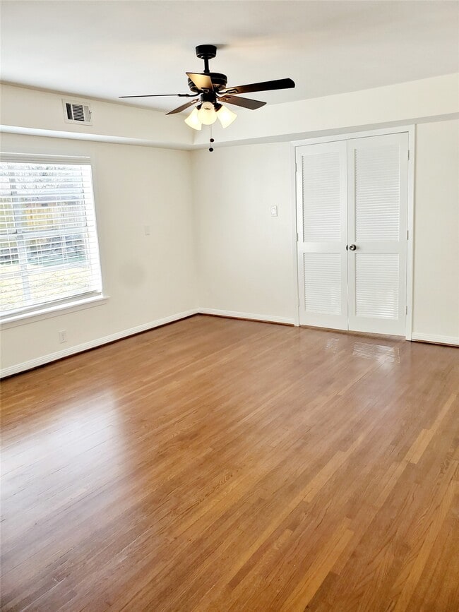 Building Photo - 7953 Ridgeview Dr