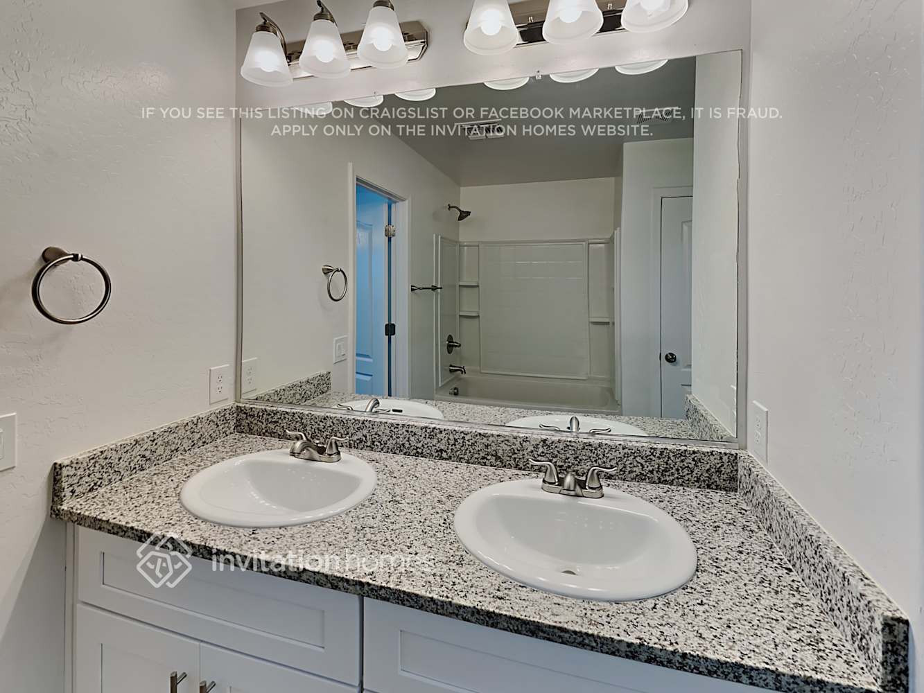 Building Photo - 1070 S Deerfield Ln