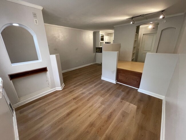 Building Photo - STUDIO APARTMENT LEASING AUGUST 9TH 2026! 1/2 DEPOSIT SPECIAL