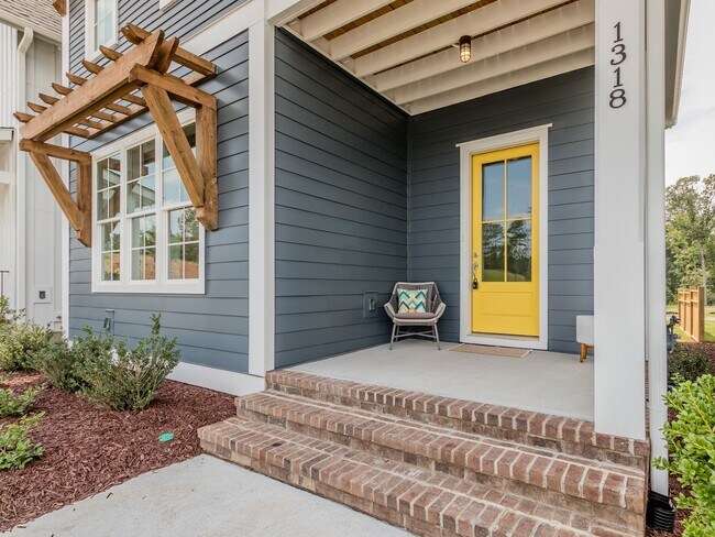 Building Photo - WOW!! One of the best Locations in one of the most desired neighborhoods