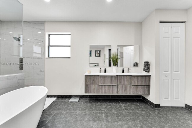 Building Photo - 9805 NW 89th Terrace