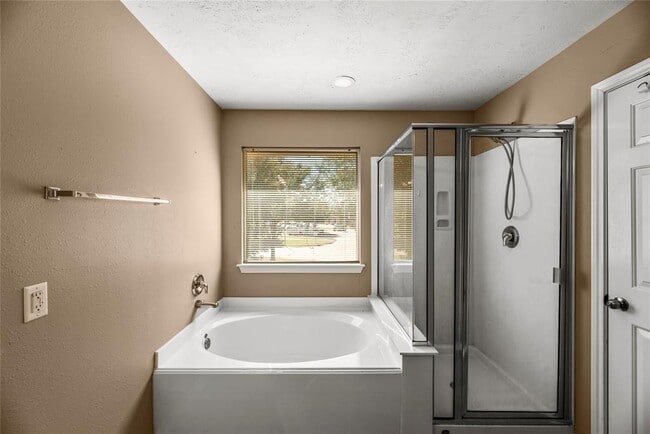 Building Photo - 5642 Claybeck Ln