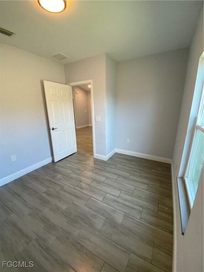 Building Photo - 2213 Hogan Dr