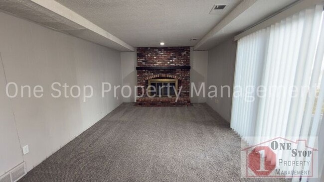 Building Photo - Beautiful Split Level Home w/ 4 Bedroom an...