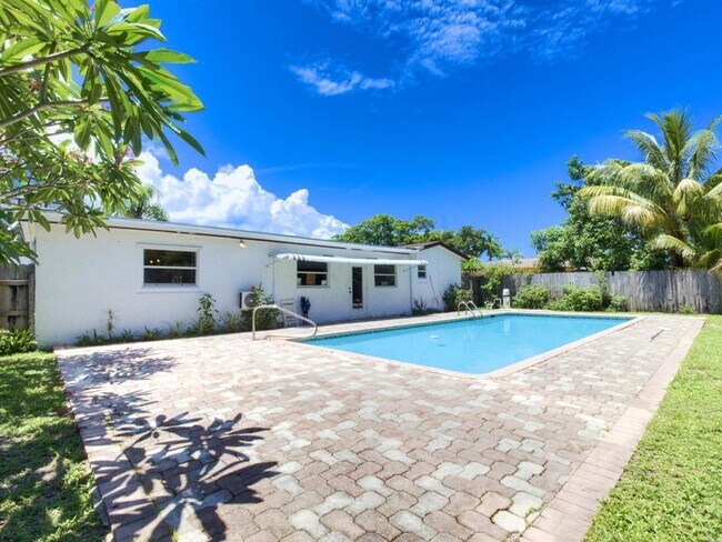 Building Photo - 218 S Sequoia Dr