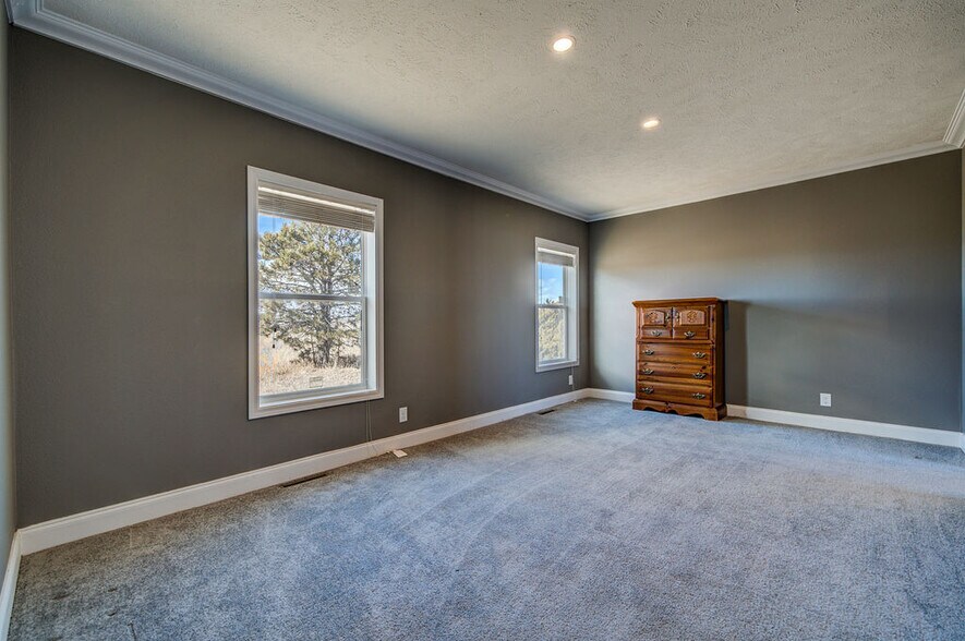 Building Photo - 13380 Log Rd