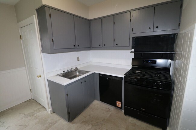 Building Photo - 4287 Rocky River Dr