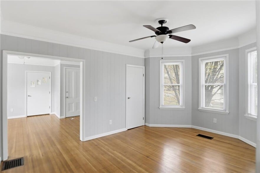 Lower living/dining - 4232 Lake Ave