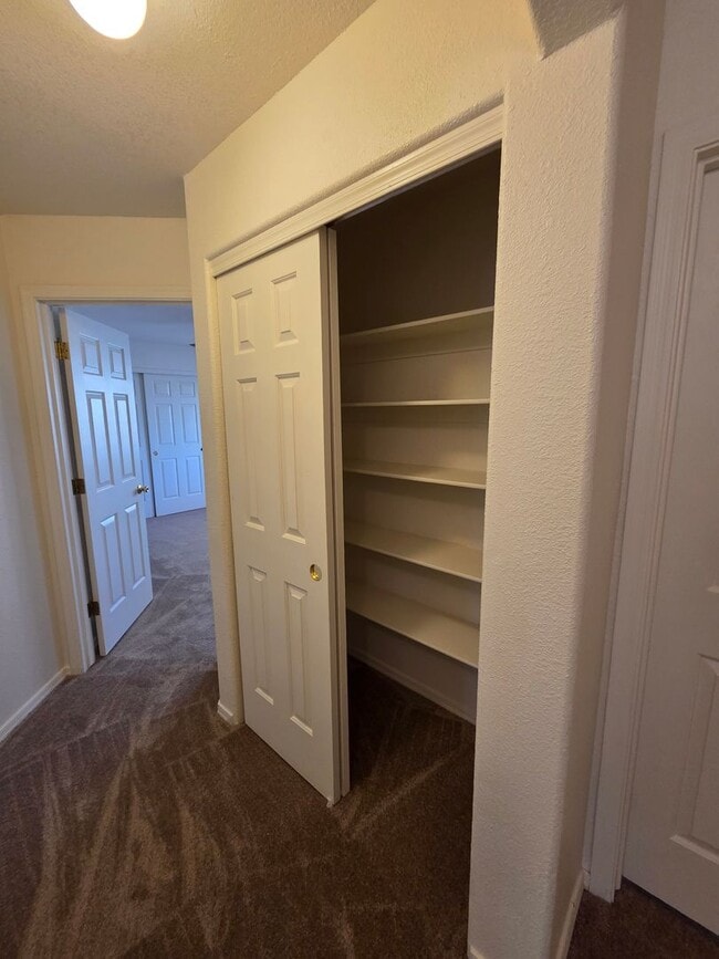Building Photo - 3 Bed/2 bath home located in desirable Holiday Shores, Bullhead City AZ.