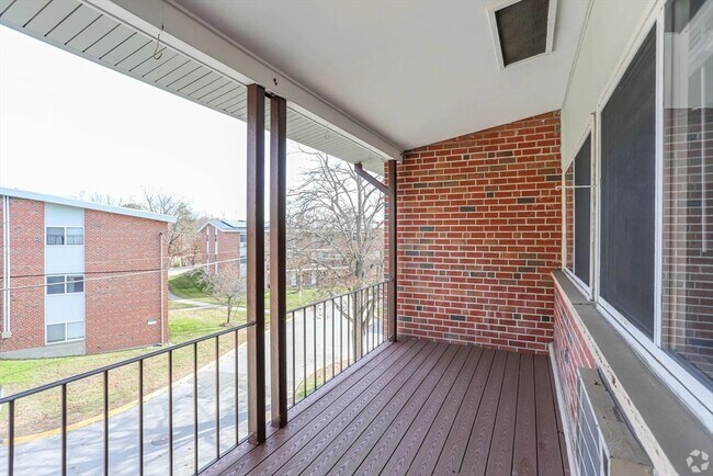 Building Photo - 8 Lakeview Gardens