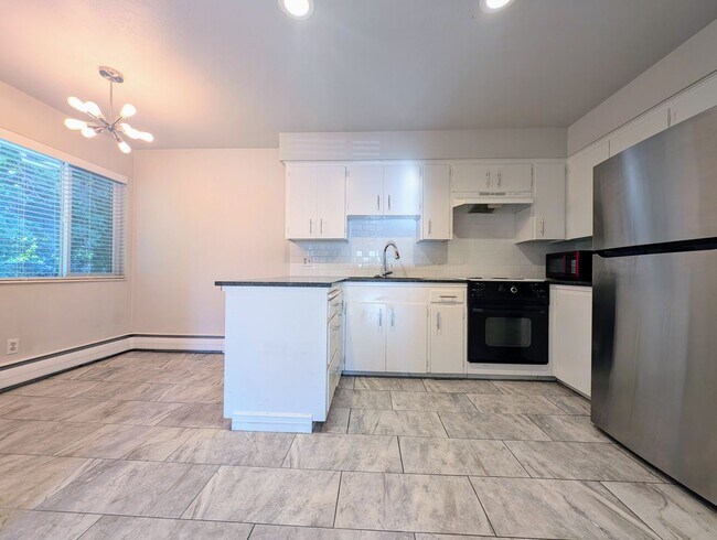 Building Photo - Executive 2 bedroom in the heart of sugarh...