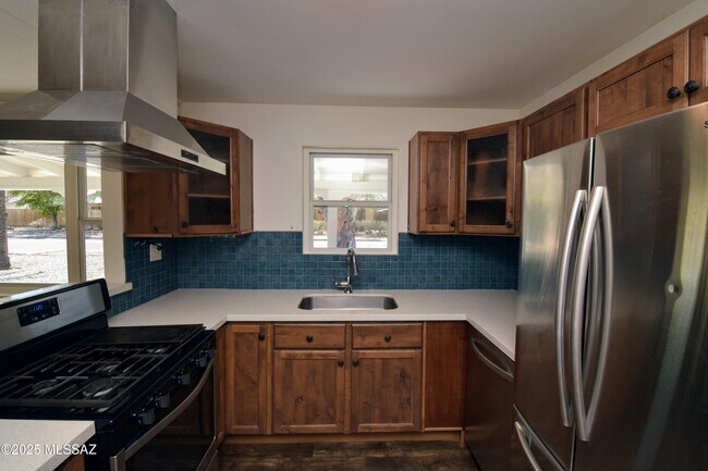 Building Photo - 4233 E Lester St