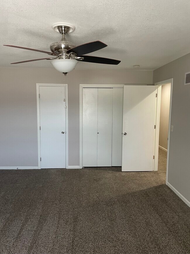 Building Photo - 5617-5623 NW 66th Terrace