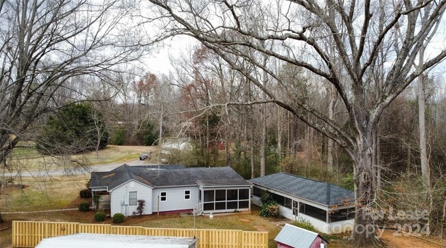 Building Photo - 10242 Barberville Rd
