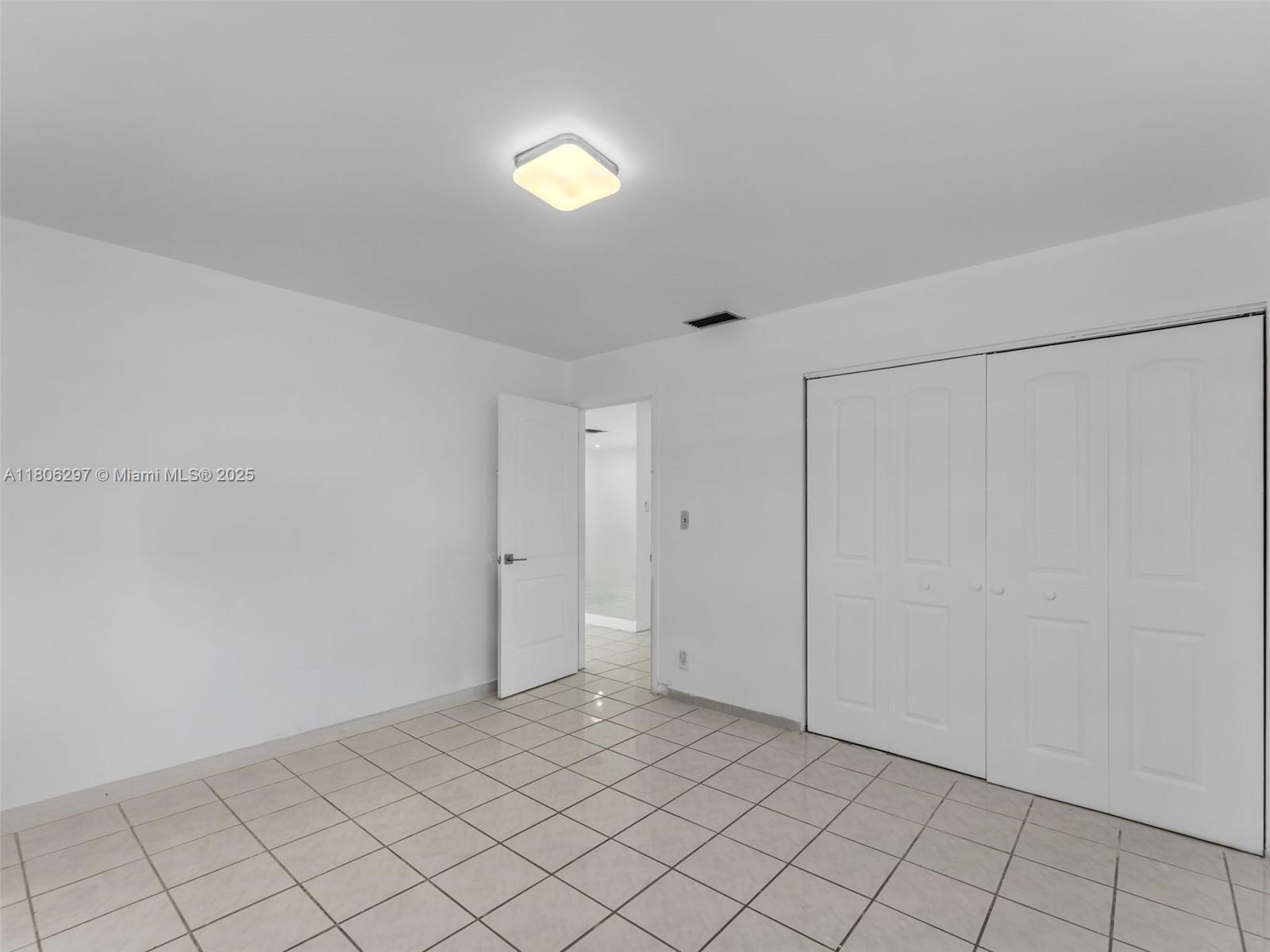 Building Photo - 1811 SW 97th Ter