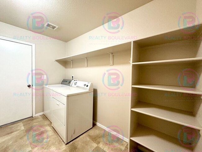 Building Photo - 1 Month Free!!! Beautiful 3BR 2 Bath home with RV Parking!