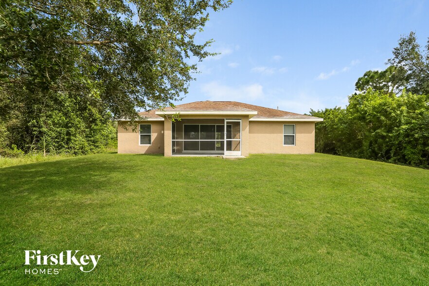 Building Photo - 538 Flamingo Ave S