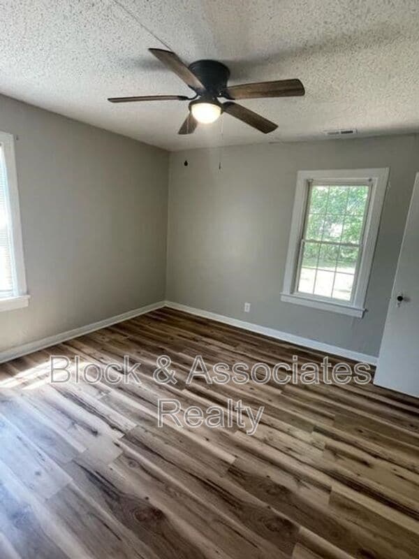 Building Photo - 1010 Lee St