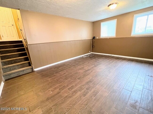 Building Photo - 43 Mercury Cir