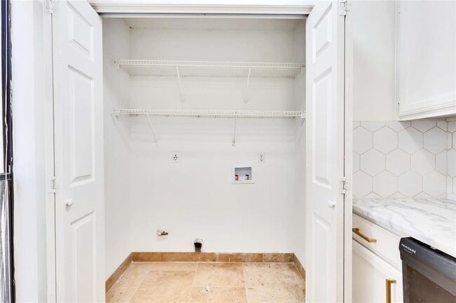 Building Photo - 6711 Deatonhill Dr