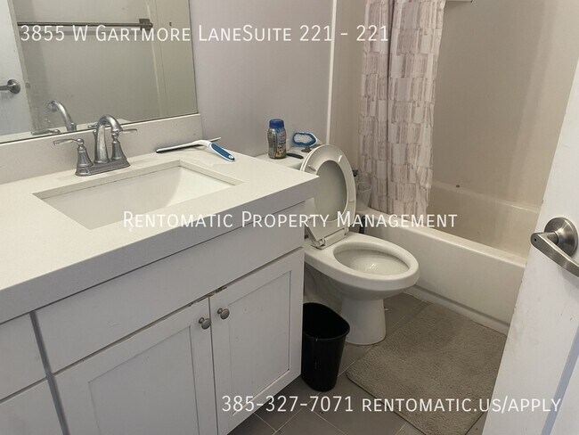 Building Photo - 3855 Gartmore Ln