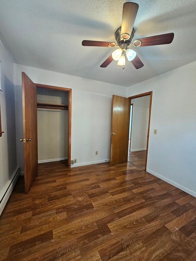 Building Photo - 3 BD | 1 BA | HOUSE | ATTACHED GARAGE | SO...