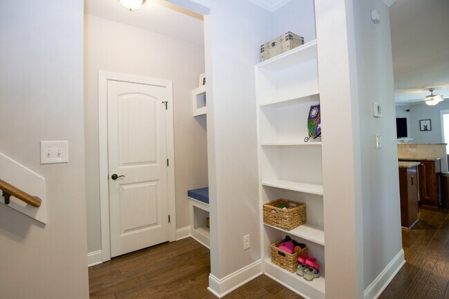 Building Photo - "Spacious 4-Bedroom Gem with 2.5 Baths at ...