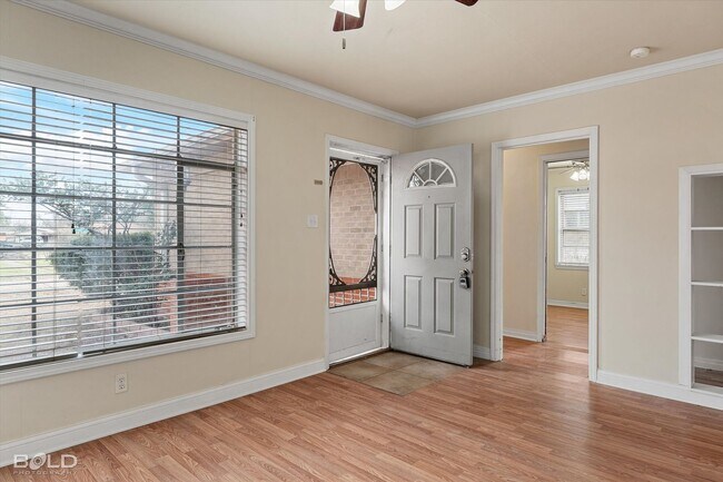 Building Photo - 2726 W Cavett Dr