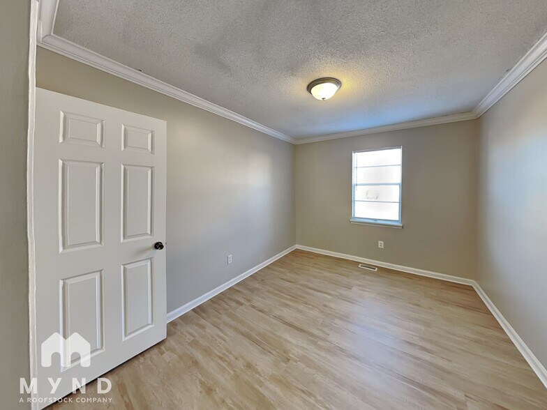 Building Photo - 3022 Debra Dr