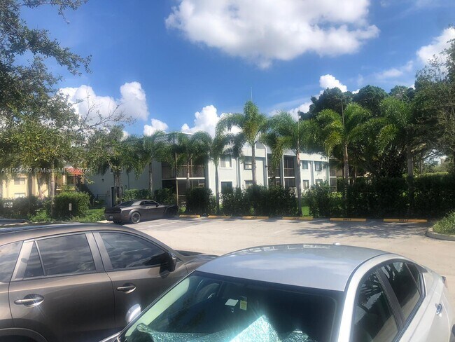 Building Photo - 16531 Blatt Blvd
