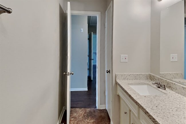 Building Photo - 2315 Shadbury Ct