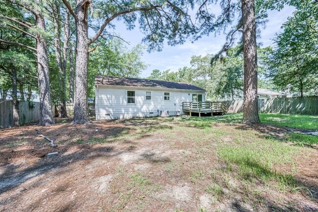 Building Photo - Chesterfield Ranch Home Available