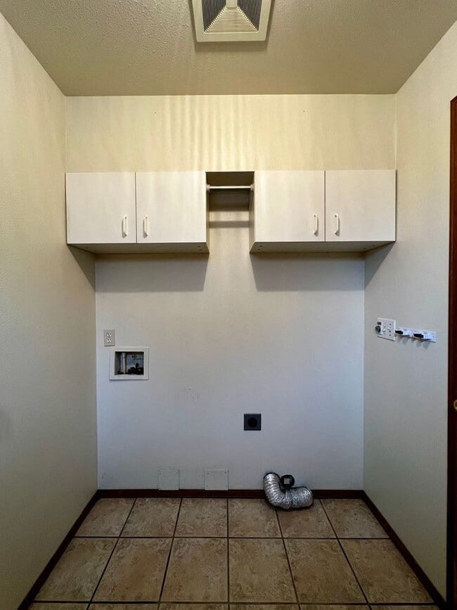 Building Photo - Non-Refundable & Security Deposit Total: $...