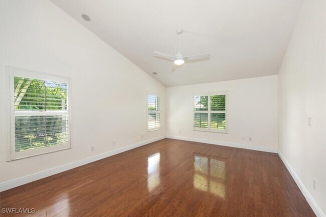 Building Photo - 2252 Royal Ln