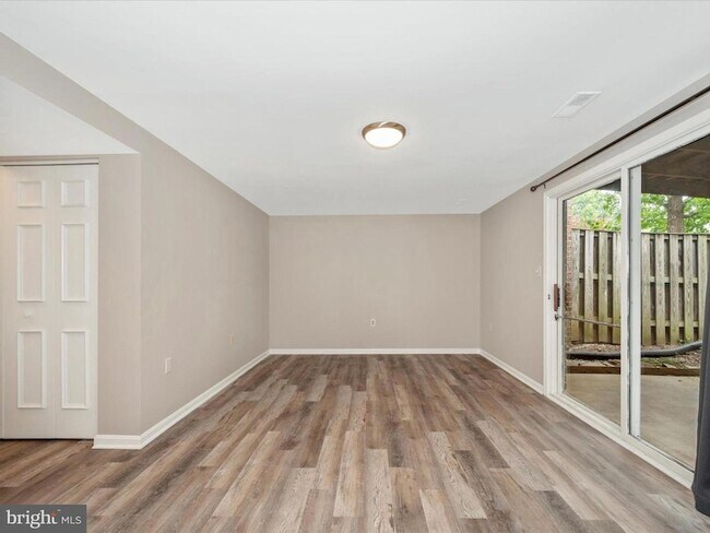 Building Photo - 112 Bracken Ct
