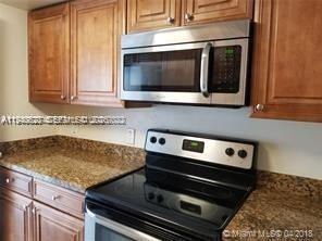 Building Photo - 900 Bay Dr