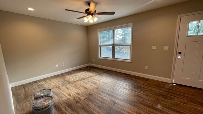 Building Photo - Cosby 2/2 Brand New Duplex