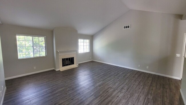 Building Photo - g13427