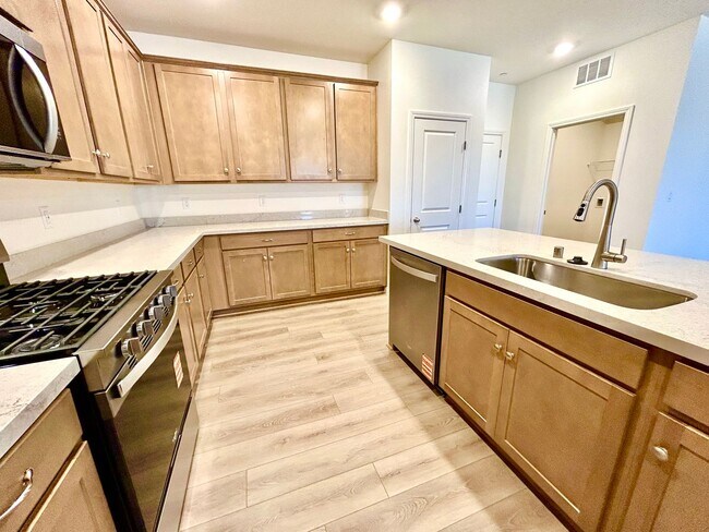 Building Photo - Brand new Townhome!   Summerlin Grand Park Village