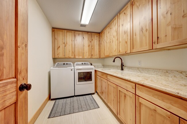 Building Photo - 1224 Lodgepole Dr