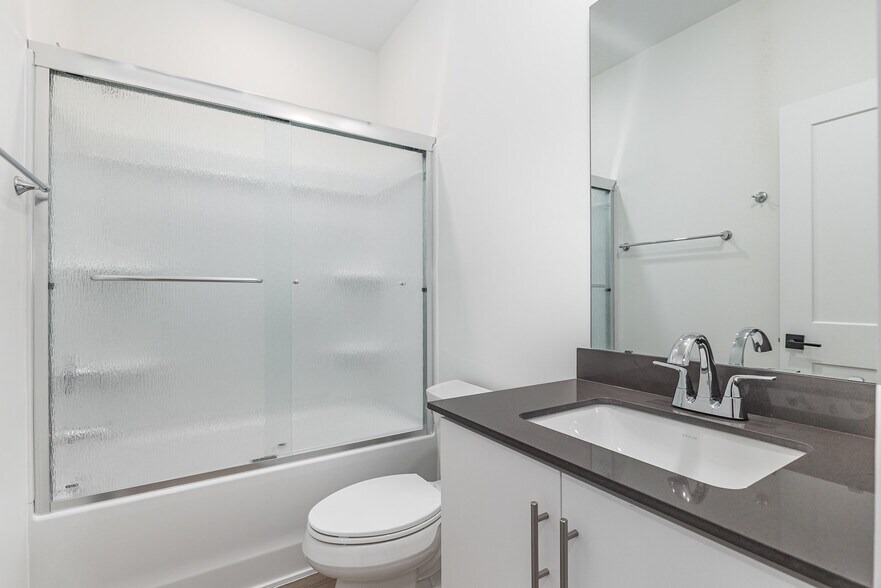 Secondary Bathroom 3 on floor 3 - 514 Billingshurst Way